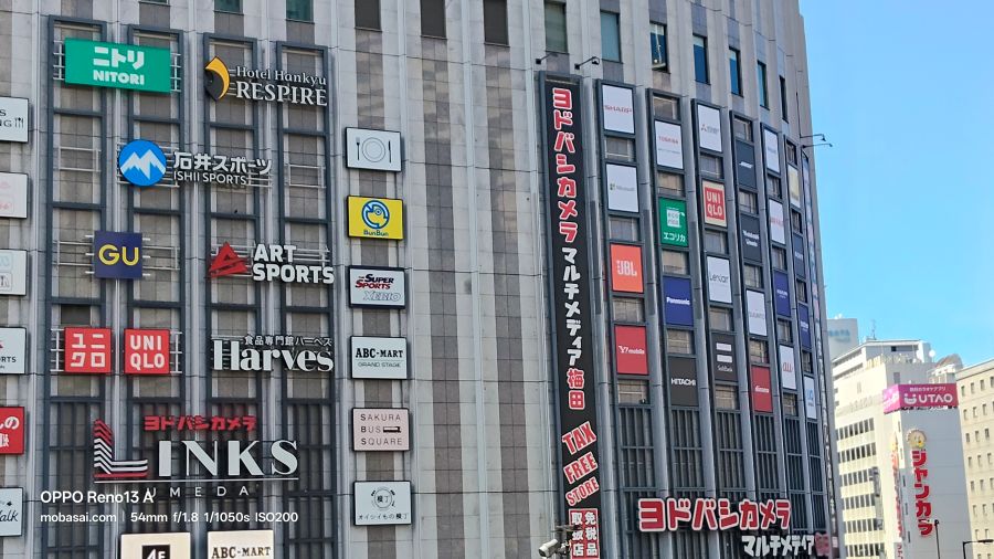 OPPO Reno13 A 光学2倍ズーム