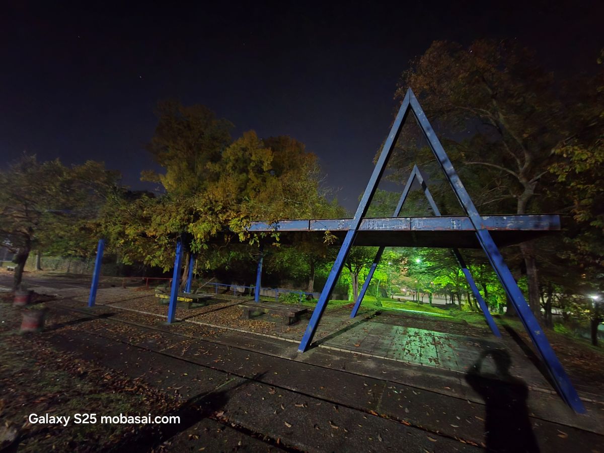 Galaxy S25 カメラ撮影 夜間超広角