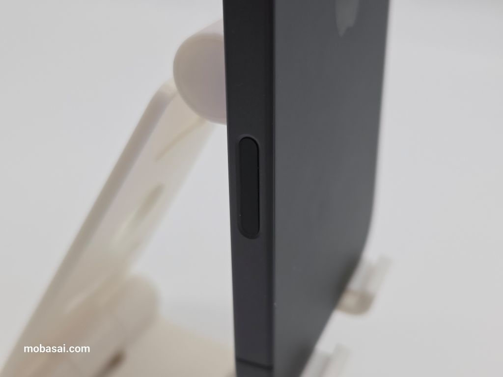 iPhone 17 カメラボタン