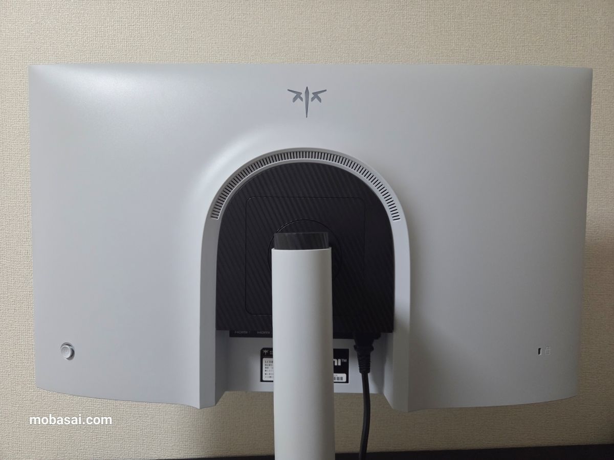 KTC M27U6 背面のホワイトカラーデザイン
