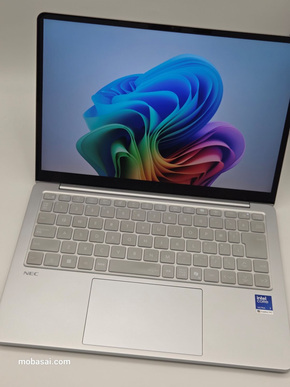 学生人気のNEC LAVIE SOL、メモリ32GB・Office付きが実質15万円台に