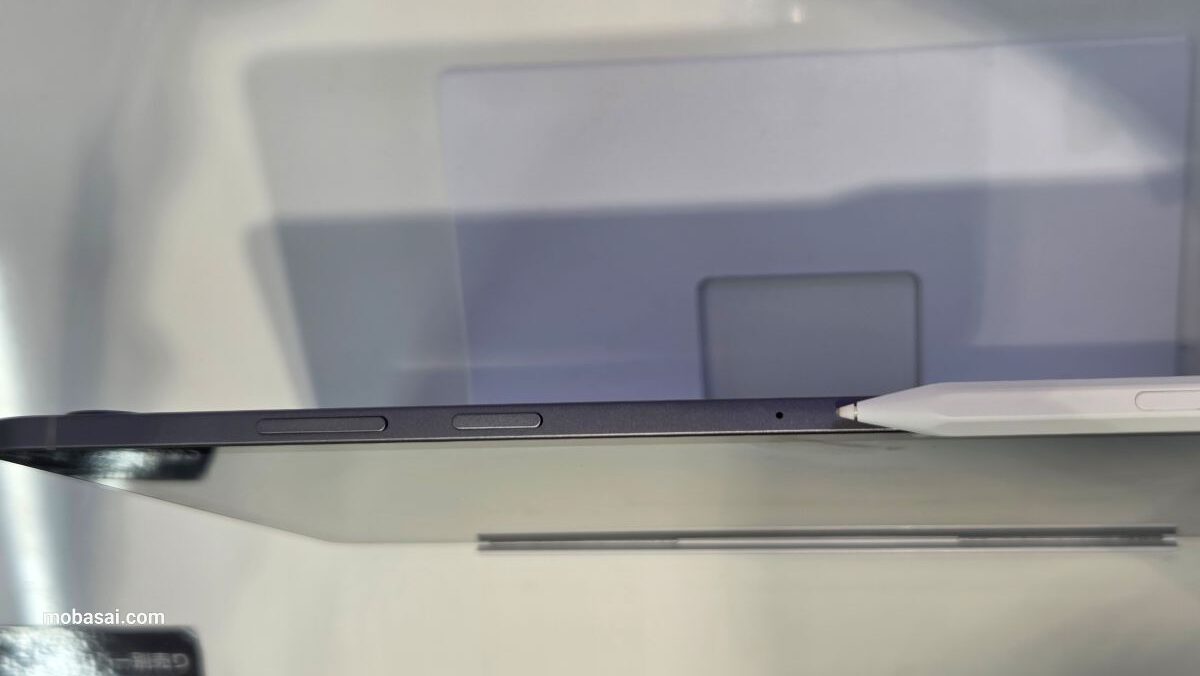 Galaxy Tab S12+とSペンの厚さ比較